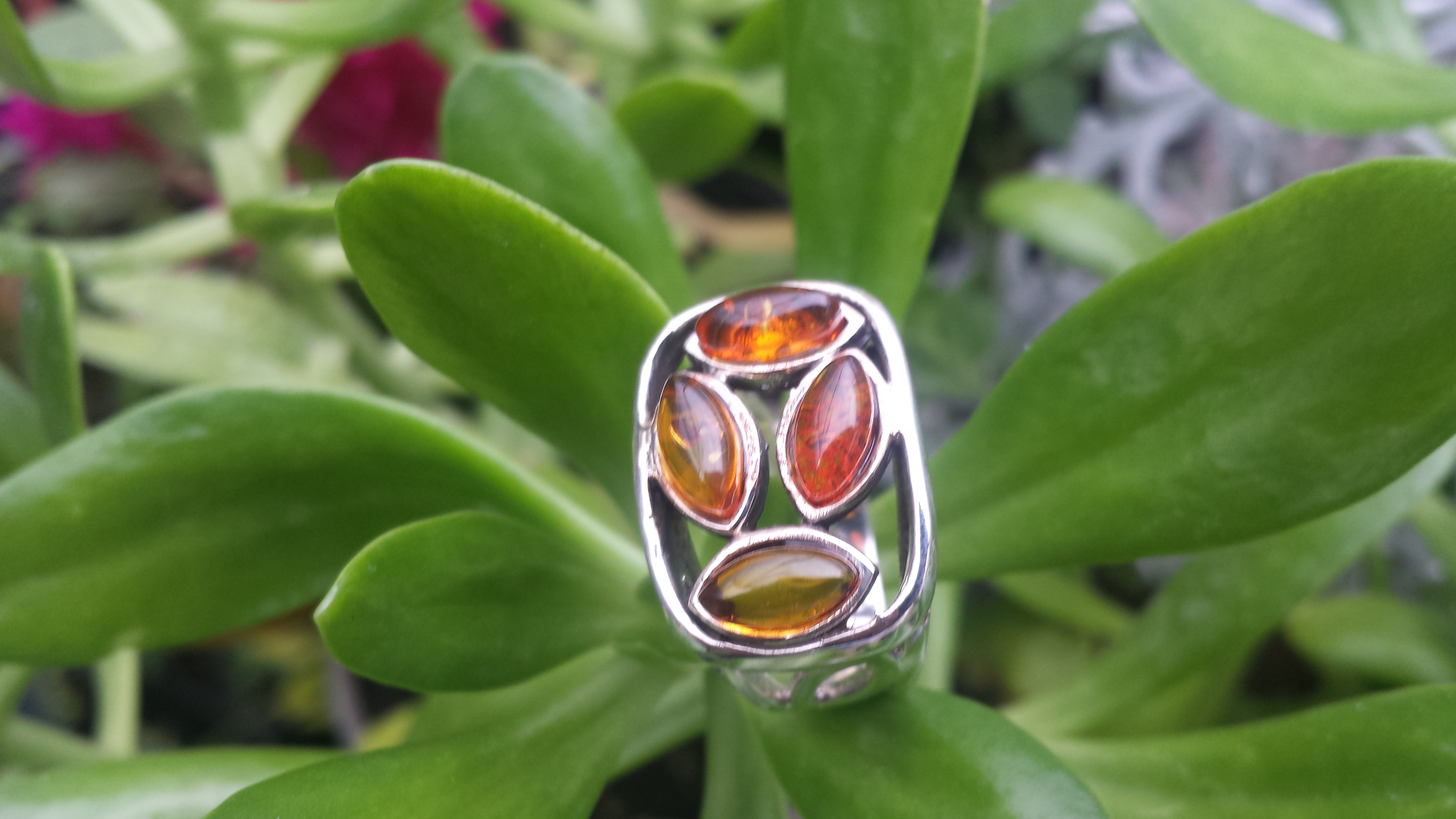 BALTIC AMBER RING WITH 925 STERLING SILVER. 8 G